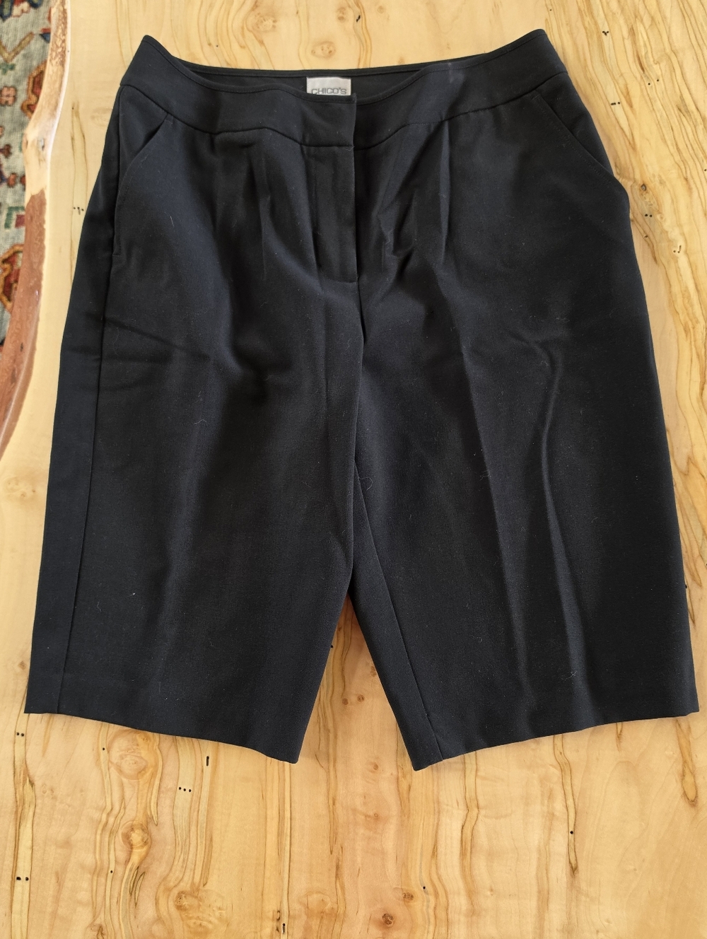 Chico's Classic Women's Black Tailored Shorts Stretch Bermuda Size 0.5 EUC